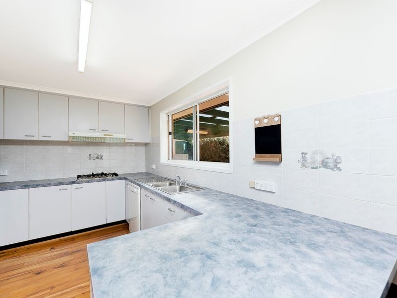 4 Thomas Hales Place, Gordon ACT 2906