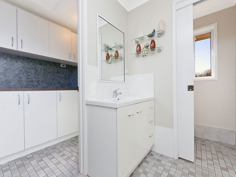 4 Thomas Hales Place, Gordon ACT 2906