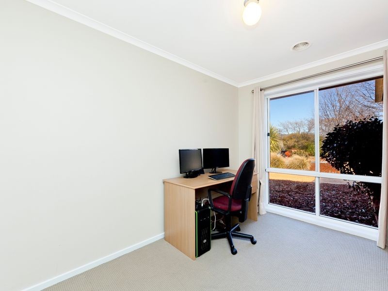 4 Thomas Hales Place, Gordon ACT 2906