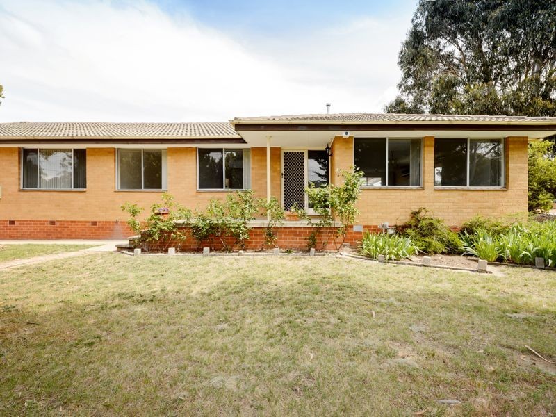 16 Ferrett Circuit, Kambah ACT 2902