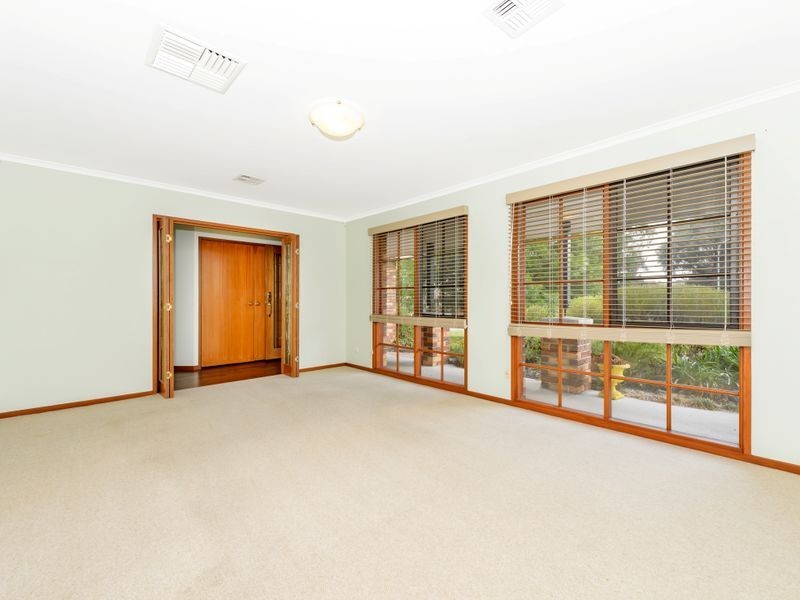 10 Lewis Luxton Avenue, Gordon ACT 2906