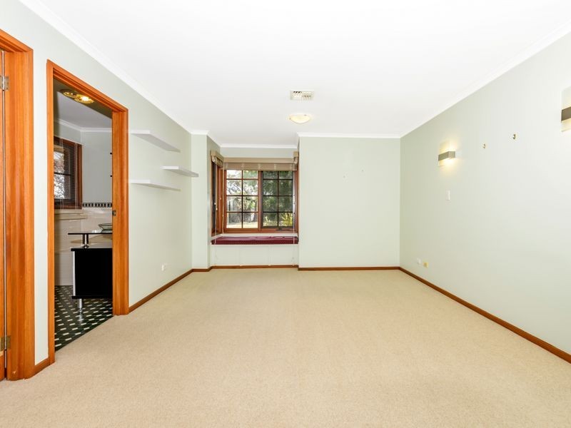 10 Lewis Luxton Avenue, Gordon ACT 2906