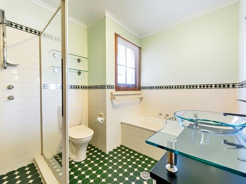 10 Lewis Luxton Avenue, Gordon ACT 2906