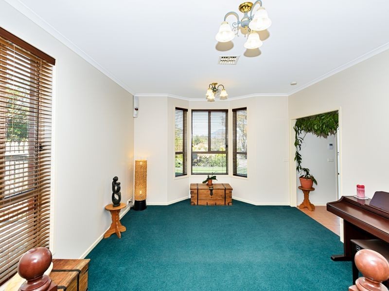 33 Templestowe Avenue, Conder ACT 2906