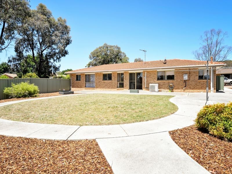 2 Kneebone Street, Bonython ACT 2905