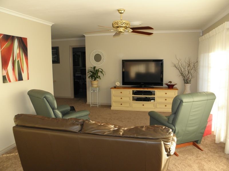 8 Cerutty Crescent, Gordon ACT 2906