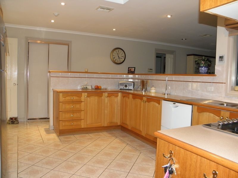 8 Cerutty Crescent, Gordon ACT 2906