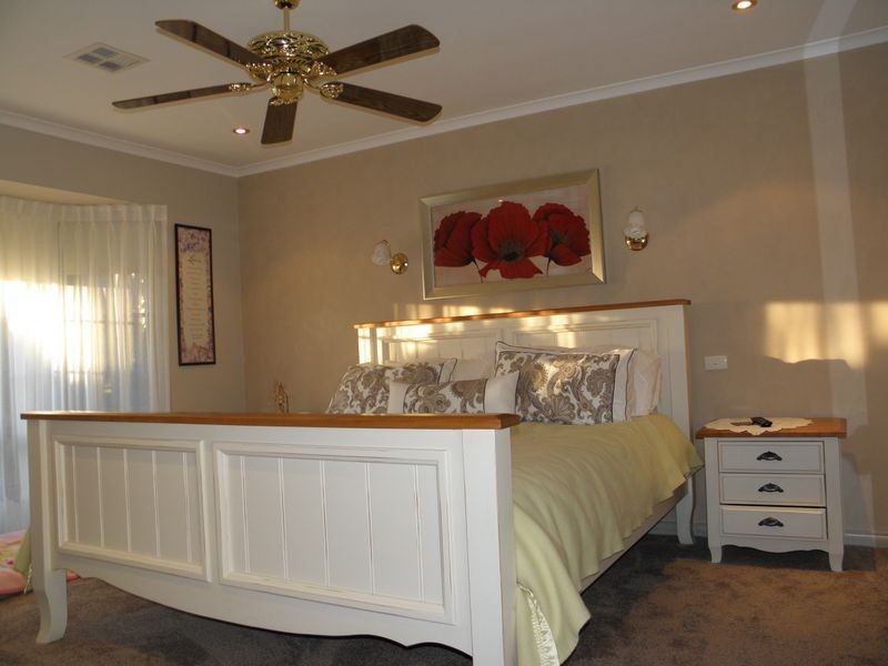 8 Cerutty Crescent, Gordon ACT 2906