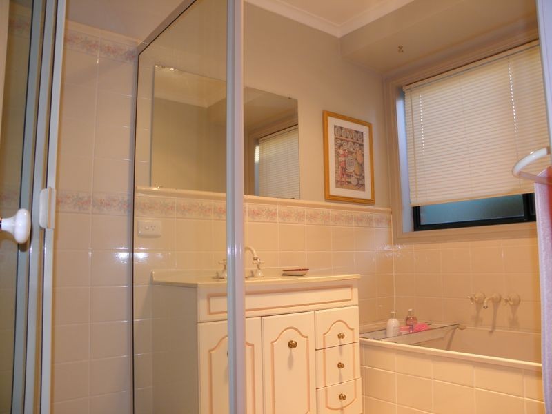 8 Cerutty Crescent, Gordon ACT 2906