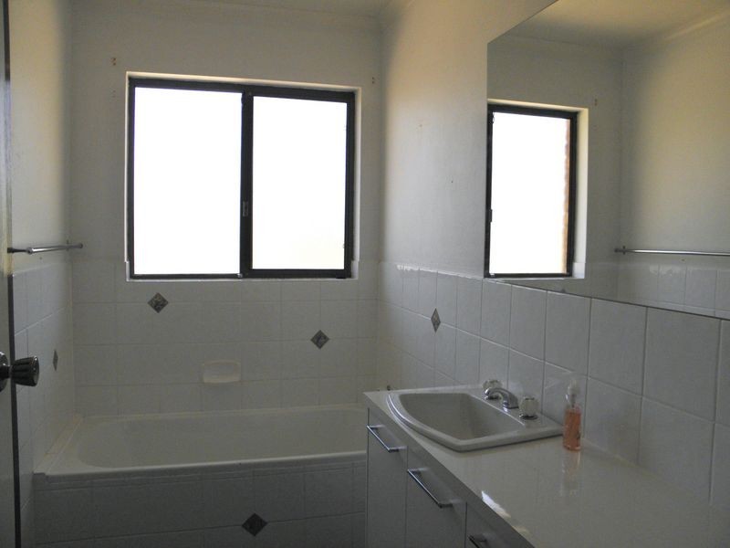 1/4 Macquoid Place, Kambah ACT 2902