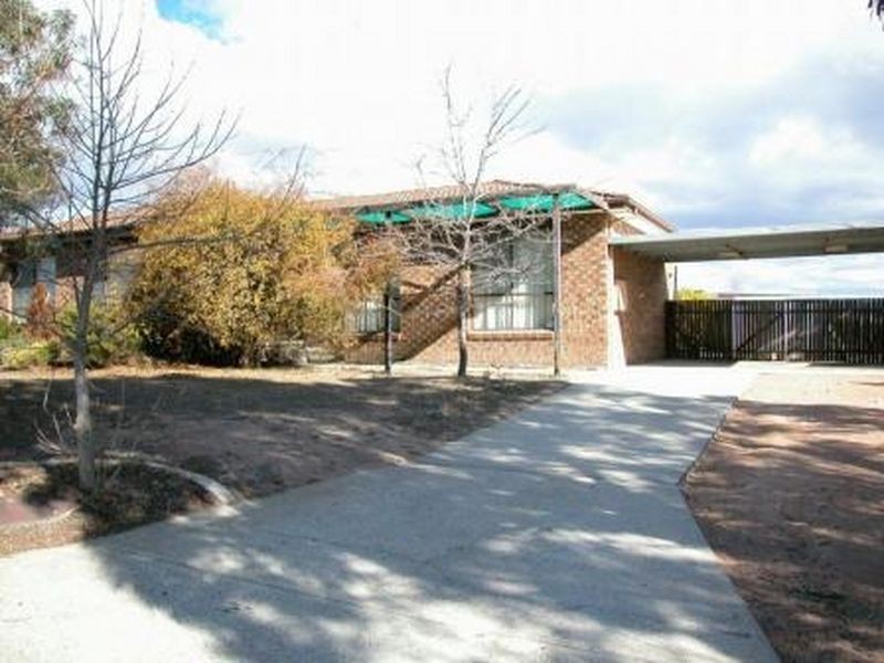 1 Yelland Place, Gilmore ACT 2905