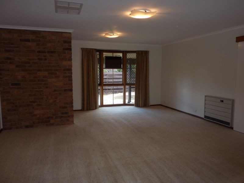 10 Vallance Place, Cook ACT 2614