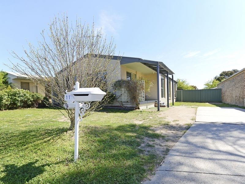 11 Dolan Place, Gordon ACT 2906