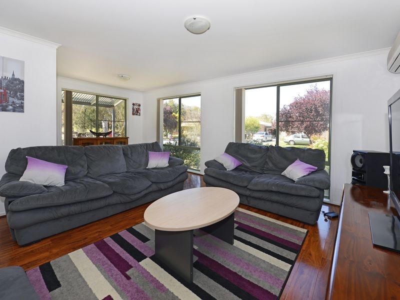 11 Dolan Place, Gordon ACT 2906