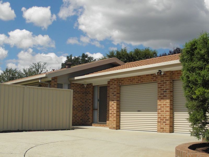 8 Iredale Place, Gordon ACT 2906