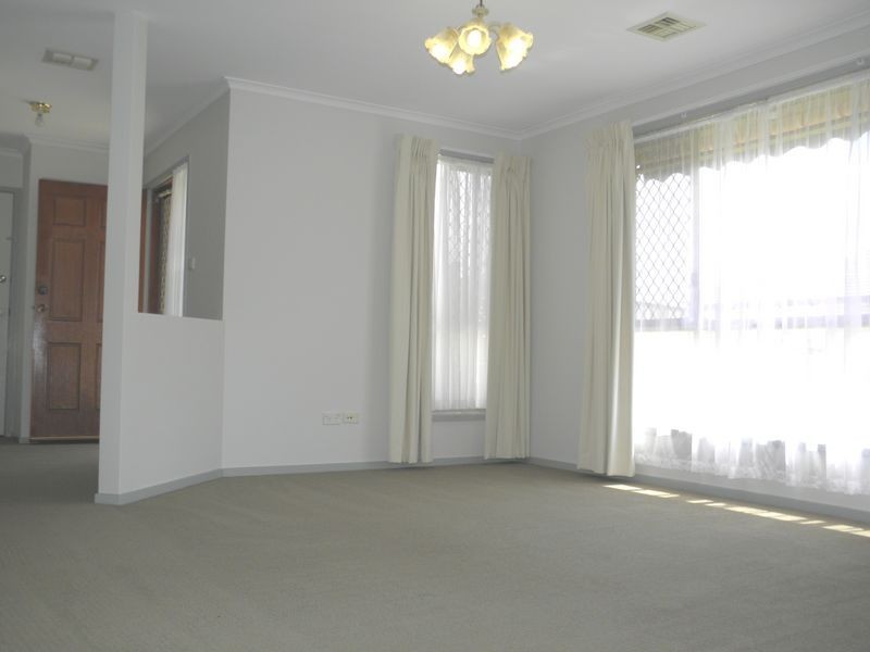 8 Iredale Place, Gordon ACT 2906