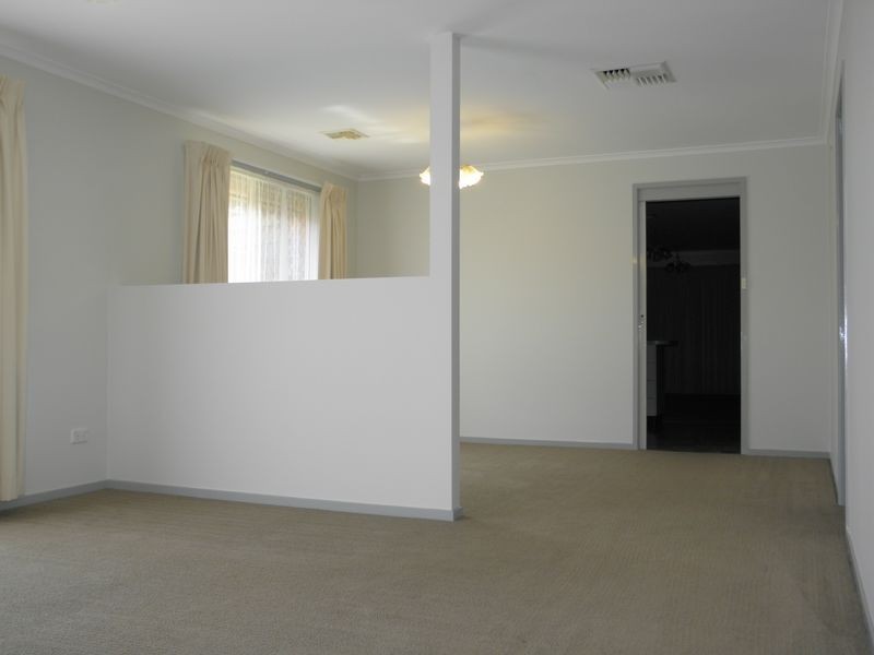 8 Iredale Place, Gordon ACT 2906