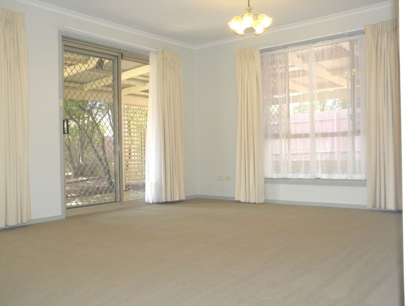 8 Iredale Place, Gordon ACT 2906