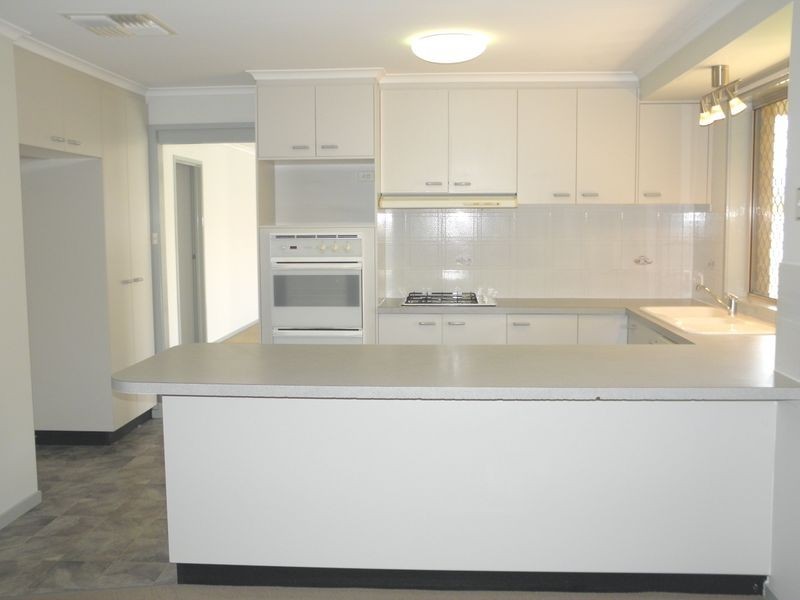 8 Iredale Place, Gordon ACT 2906