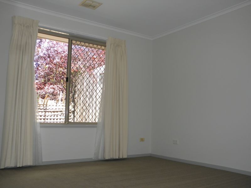 8 Iredale Place, Gordon ACT 2906