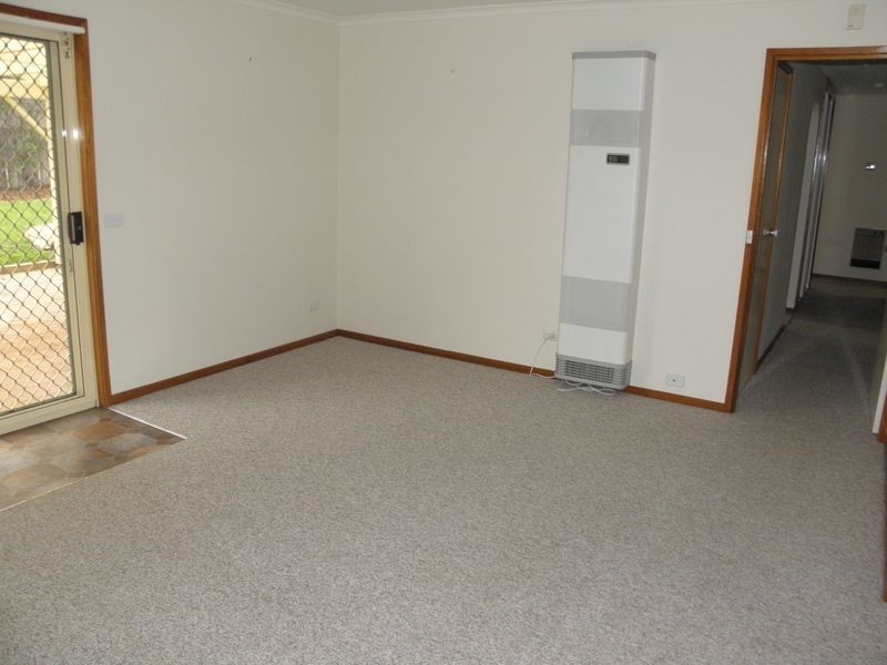 35 Clare Dennis Avenue, Gordon ACT 2906