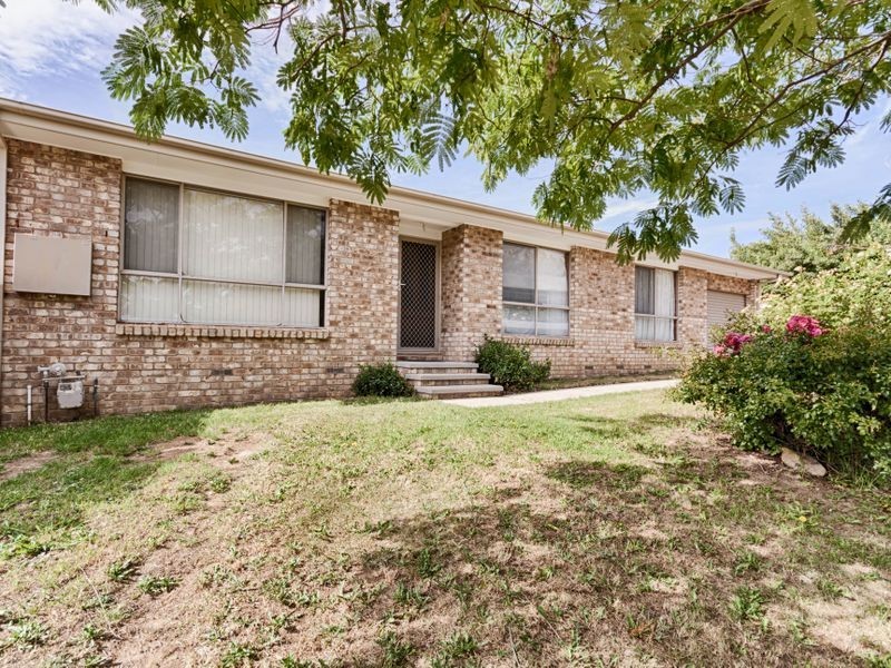 1 Charlton Crescent, Gordon ACT 2906