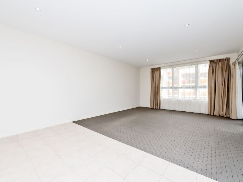 22/2 Eileen Good Street, Greenway ACT 2900