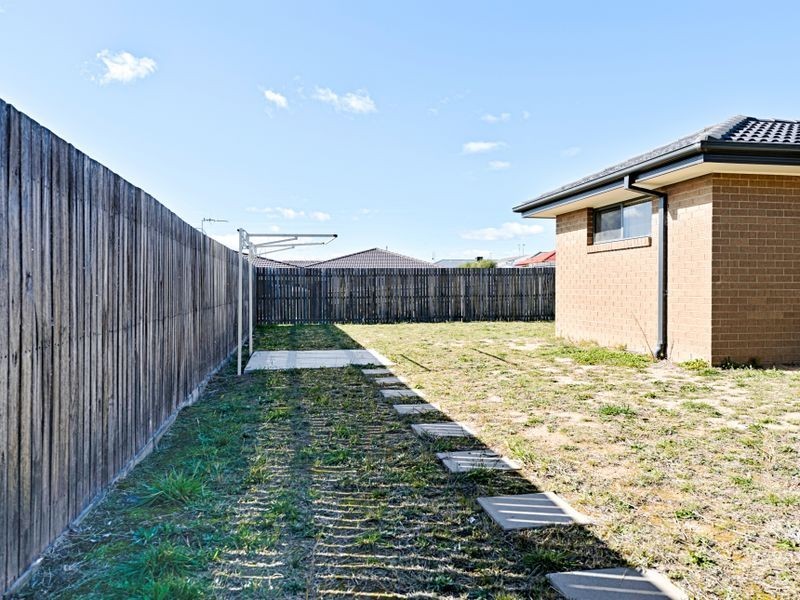 138 Macfarlane Burnet Avenue, Macgregor ACT 2615