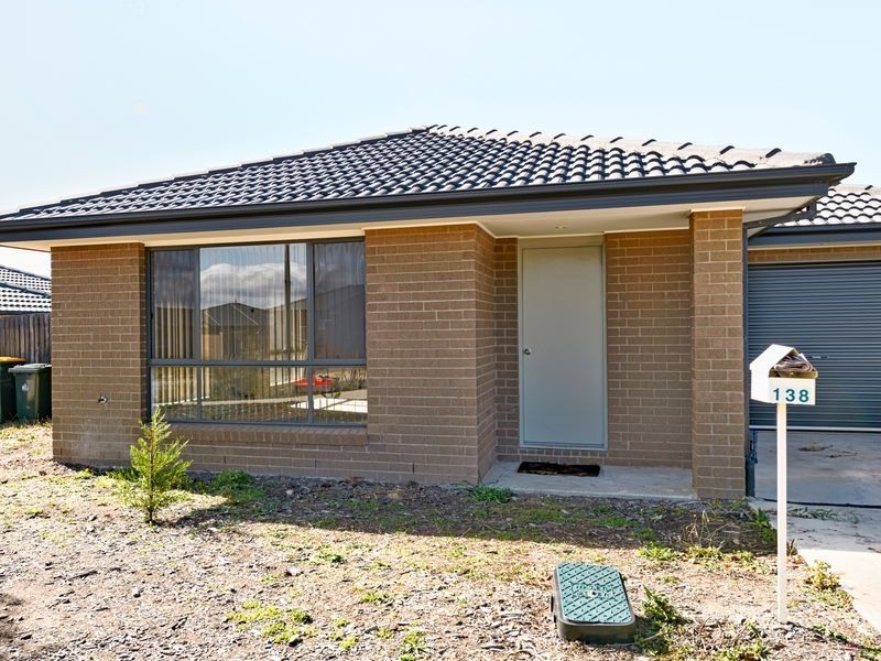 138 Macfarlane Burnet Avenue, Macgregor ACT 2615