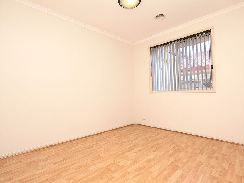 2/17 Whitford Place, Conder ACT 2906