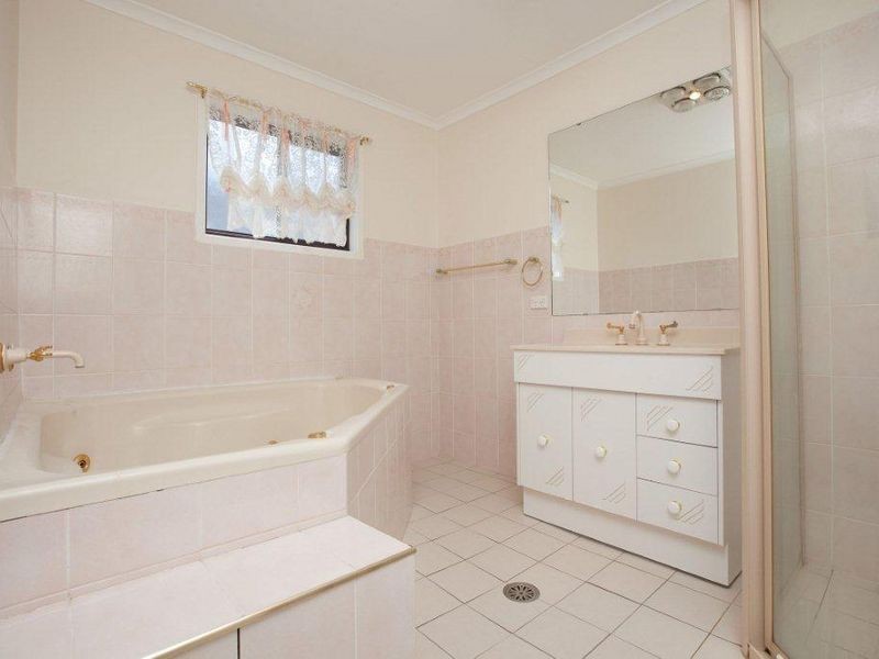 33 Tatchell Street, Calwell ACT 2905