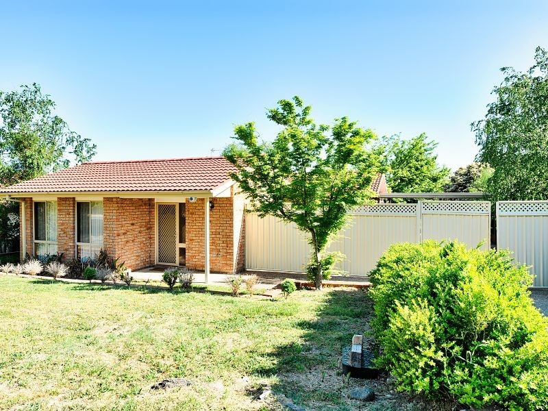 15 Ironbark Crescent, Banks ACT 2906