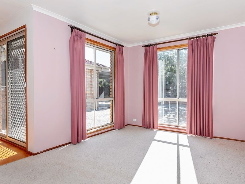 15 Ironbark Crescent, Banks ACT 2906