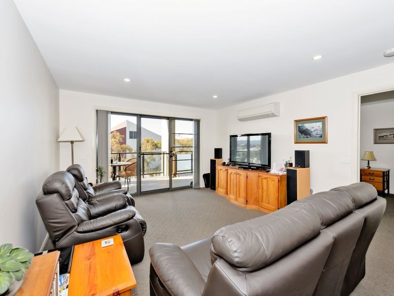 18/1 Cowlishaw Street, Greenway ACT 2900