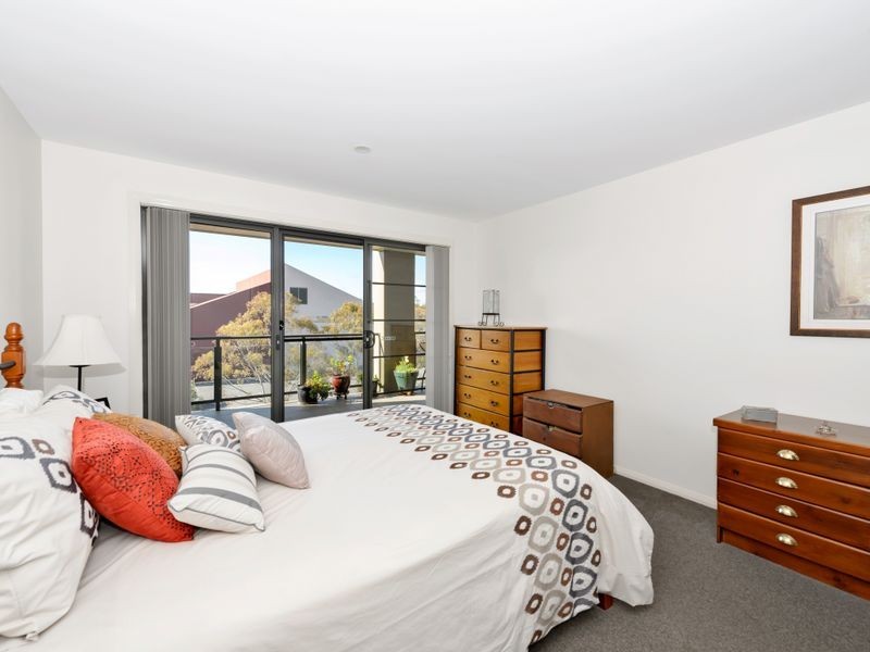 18/1 Cowlishaw Street, Greenway ACT 2900