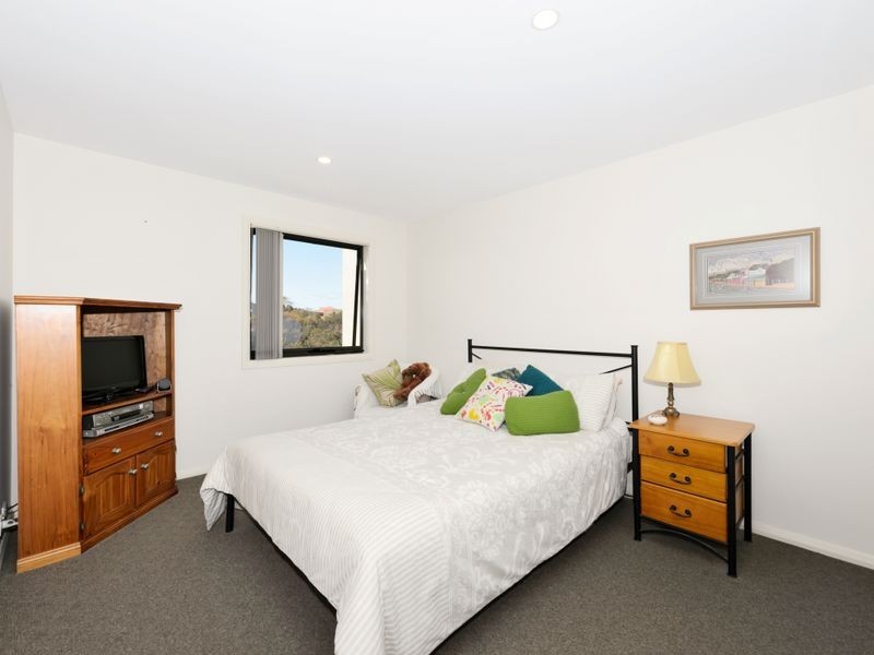 18/1 Cowlishaw Street, Greenway ACT 2900