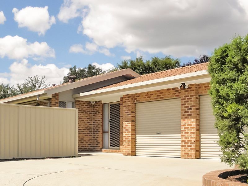 8 Iredale Place, Gordon ACT 2906
