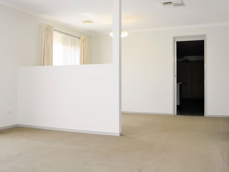 8 Iredale Place, Gordon ACT 2906