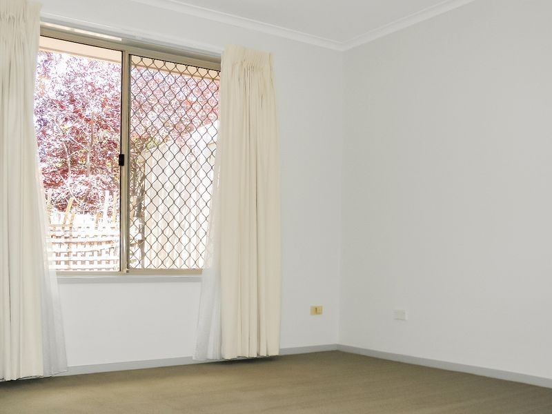 8 Iredale Place, Gordon ACT 2906