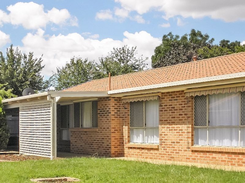 8 Iredale Place, Gordon ACT 2906