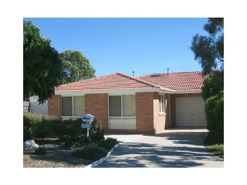 17 Maddock Place, Gordon ACT 2906