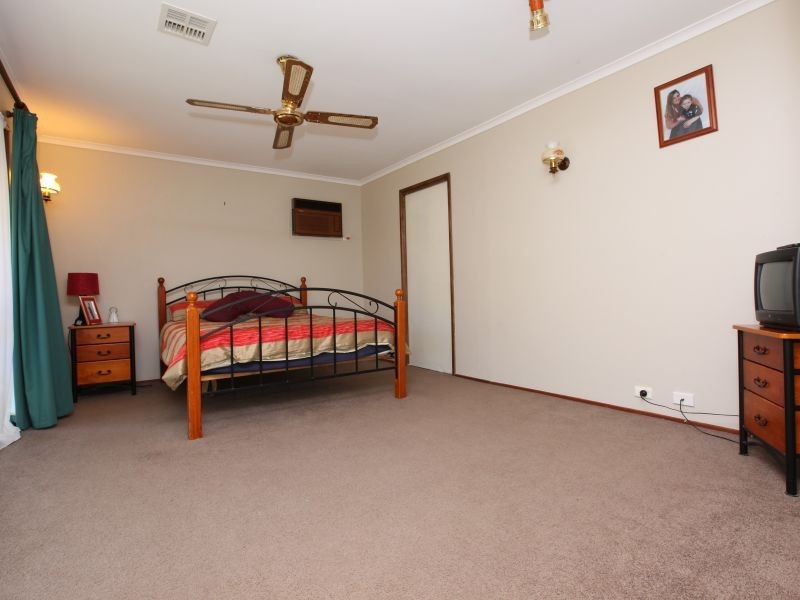 77 Goldstein Crescent, Chisholm ACT 2905