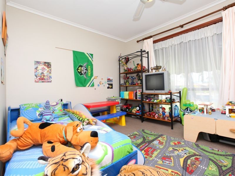 77 Goldstein Crescent, Chisholm ACT 2905