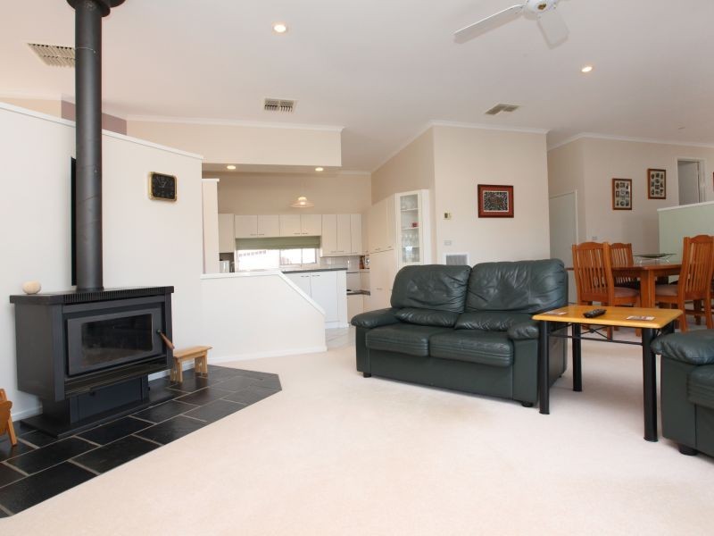 6 Bagshaw Place, Bonython ACT 2905