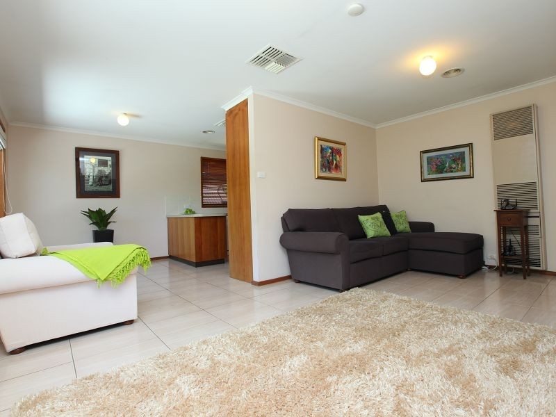 26 Churchill Way, Gordon ACT 2906