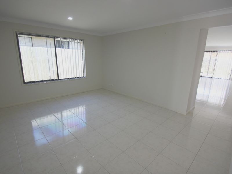 42 Duporth Crescent, Dakabin QLD 4503
