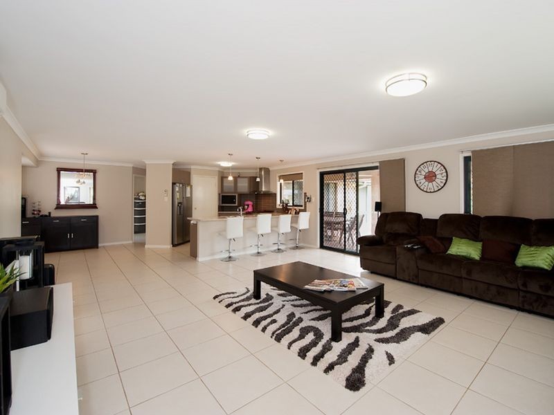 8 Lucy Court, Narangba QLD 4504