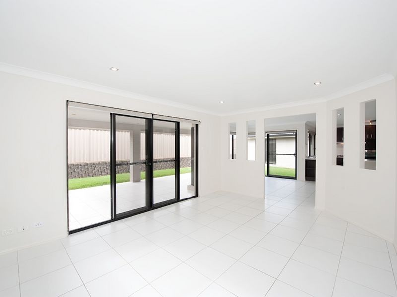 6 Diane Parade, Kallangur QLD 4503