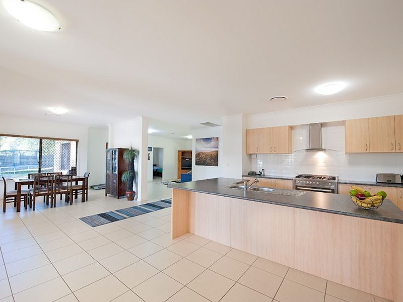 6 Lucy Court, Narangba QLD 4504