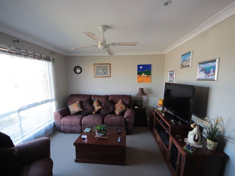 14 Macadam Court, Kallangur QLD 4503